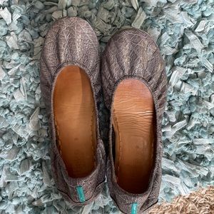 Tieks Slate Gray Croc (patent) size 9